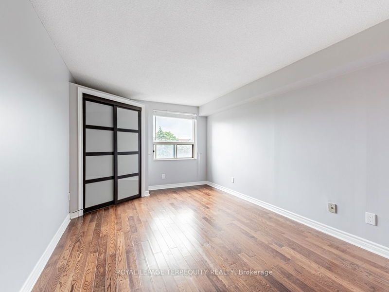  315 - 2 Raymerville Dr  Markham, L3P 7N7 | Image 3