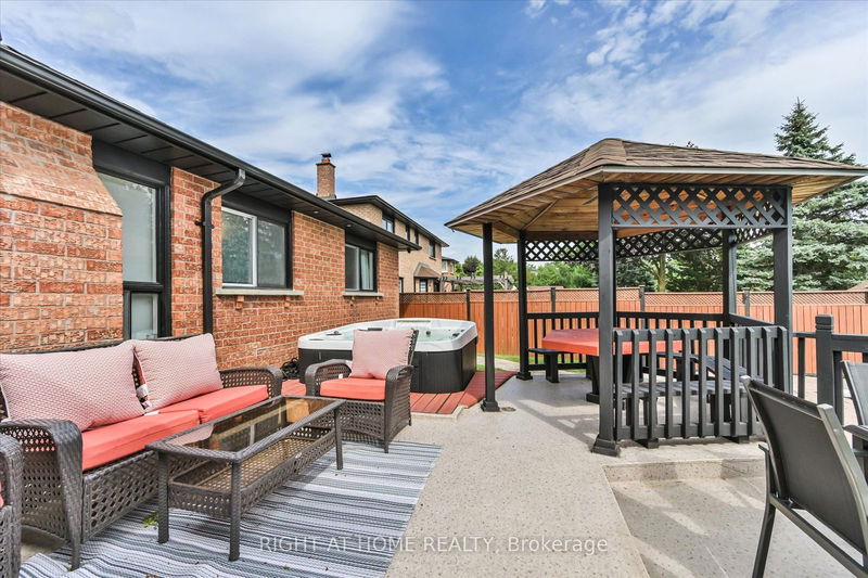 54 Coates Cres  Richmond Hill, L4E 2M1 | Image 30