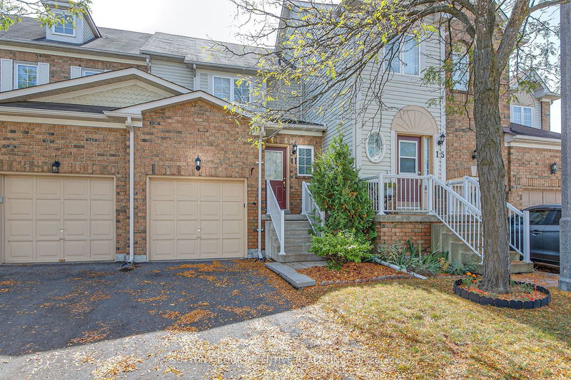 11 Carriage Walk  Aurora, L4G 7J7 | Image 1