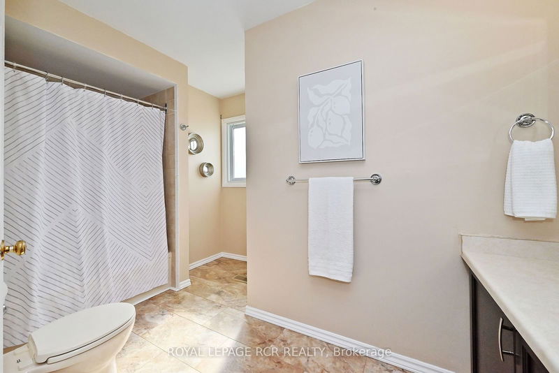 74 Old Yonge St  Aurora, L4G 6C7 | Image 25