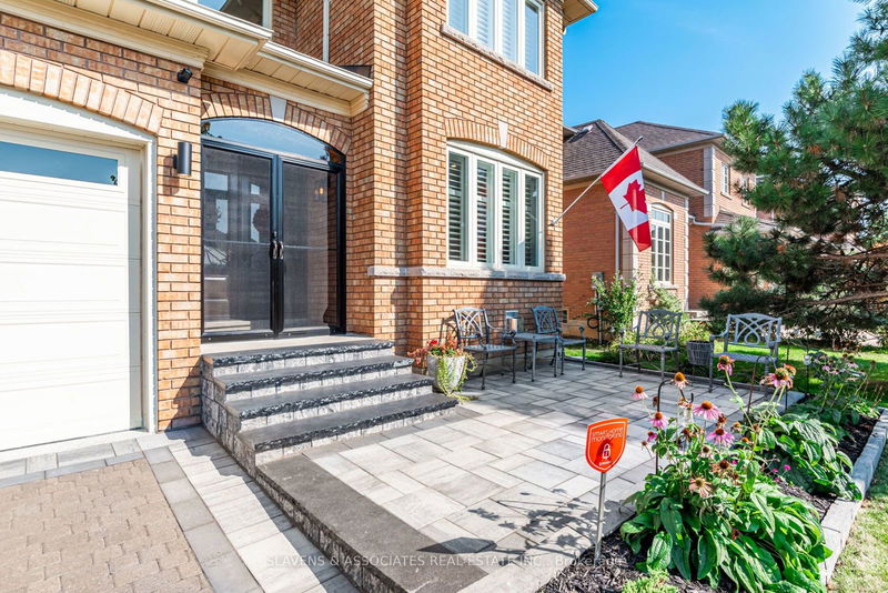 31 Green Ash Cres  Richmond Hill, L4B 3S1 | Image 2