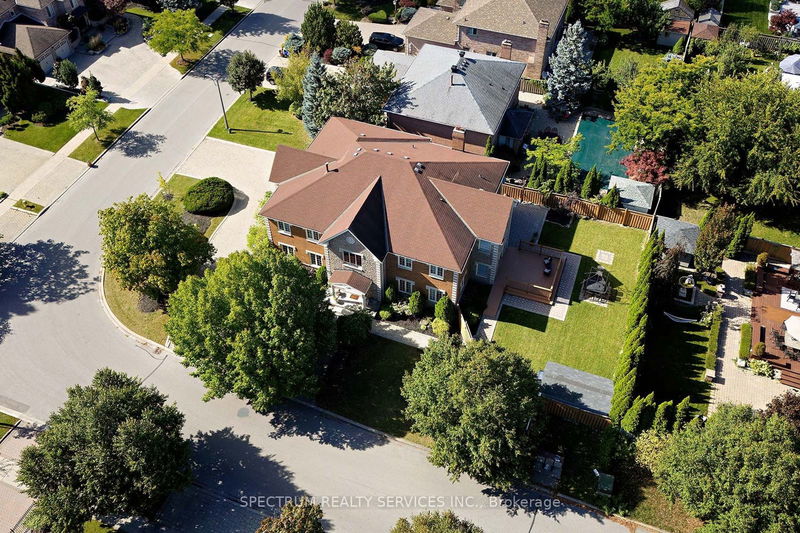 38 Kingsnorth Blvd  Vaughan, L4L 8J1 | Image 2