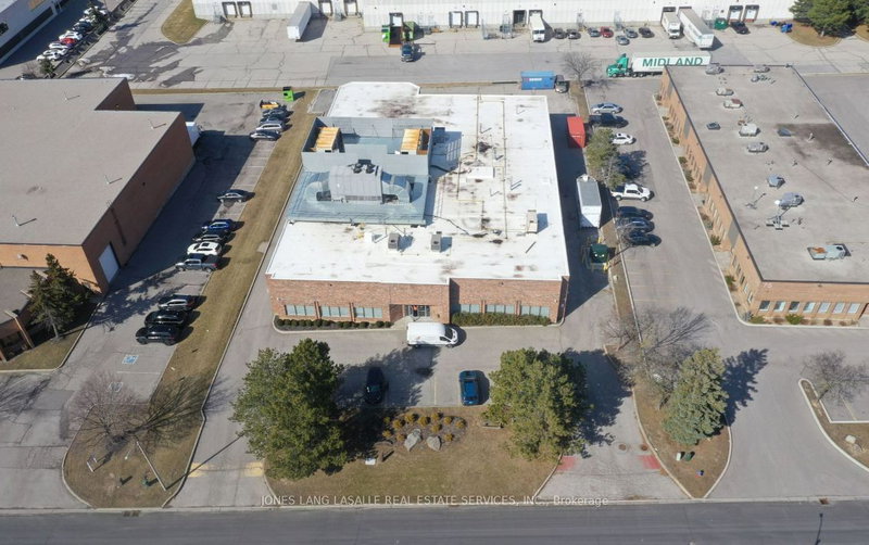 30 Sims Cres, Richmond Hill, L4B 2N9 | Image 2