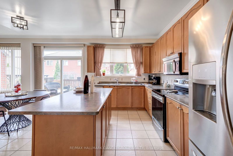 24 Linsmary Crt  Markham, L6E 1L2 | Image 5