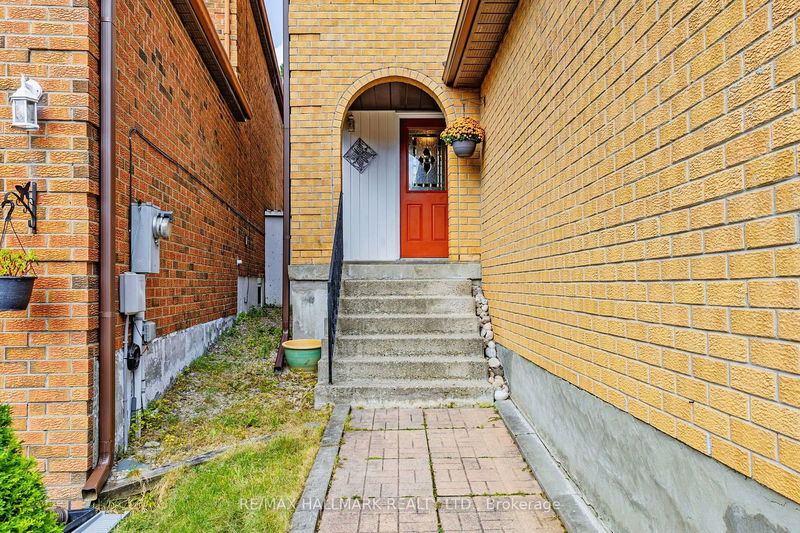 38 Rejane Cres  Vaughan, L4J 5A1 | Image 2