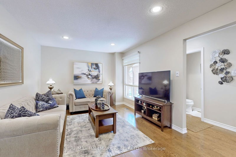 38 Rejane Cres  Vaughan, L4J 5A1 | Image 4