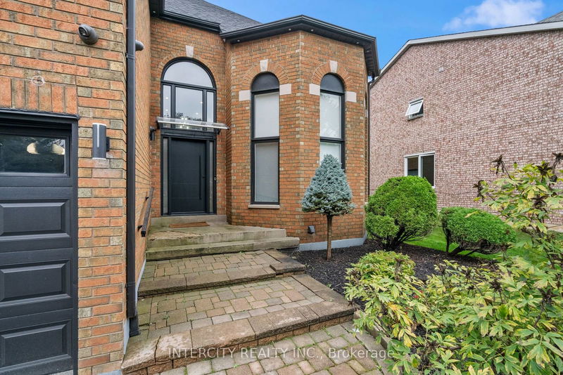 525 Binns Ave  Newmarket, L3X 1T8 | Image 2