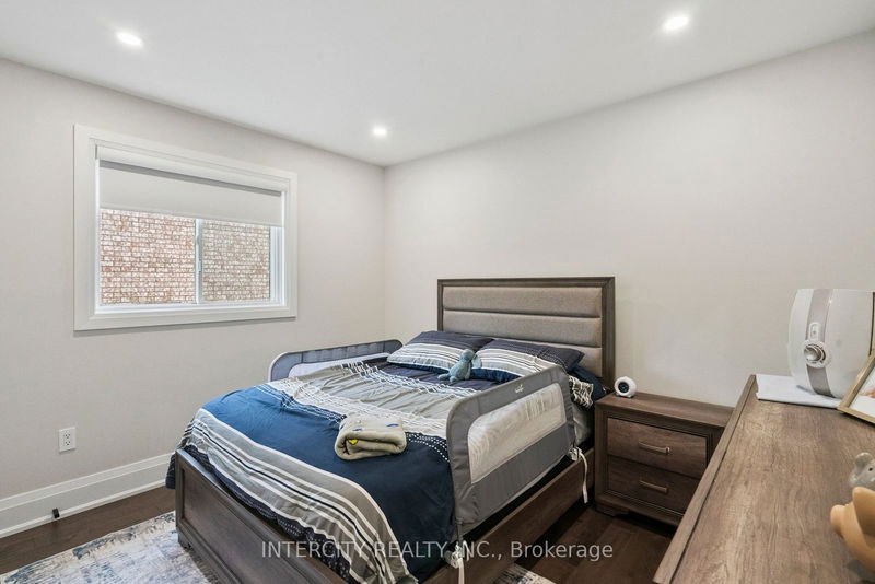 525 Binns Ave  Newmarket, L3X 1T8 | Image 30