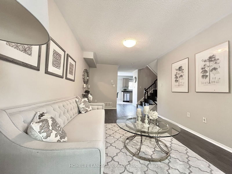 36 Vanity Cres  Richmond Hill, L4B 4E5 | Image 5