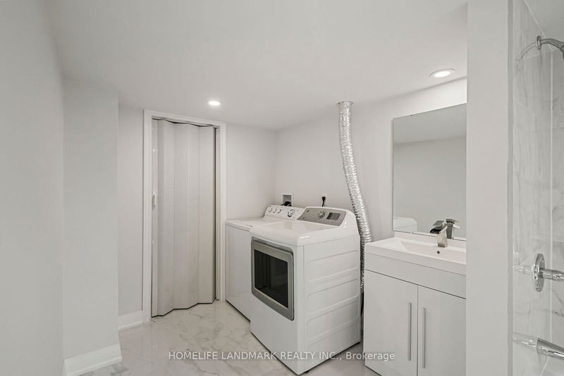 99 Collin Crt  Richmond Hill, L4E 0X8 | Image 24