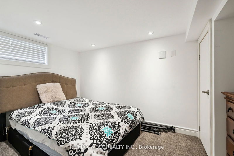 308 Donlin Ave  Newmarket, L3Y 4T6 | Image 27