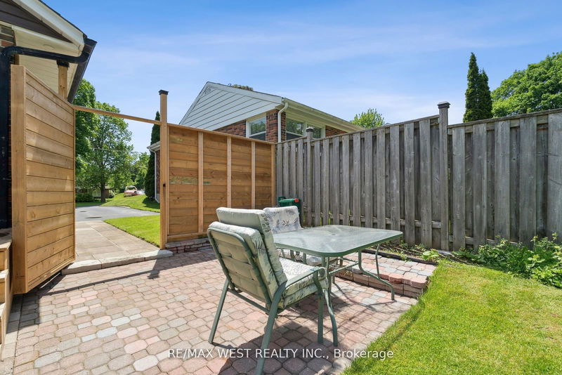 308 Donlin Ave  Newmarket, L3Y 4T6 | Image 35