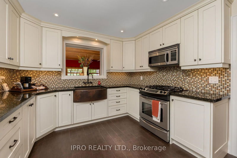 136 Golf Club Crt  Richmond Hill, L4C 5C9 | Image 12