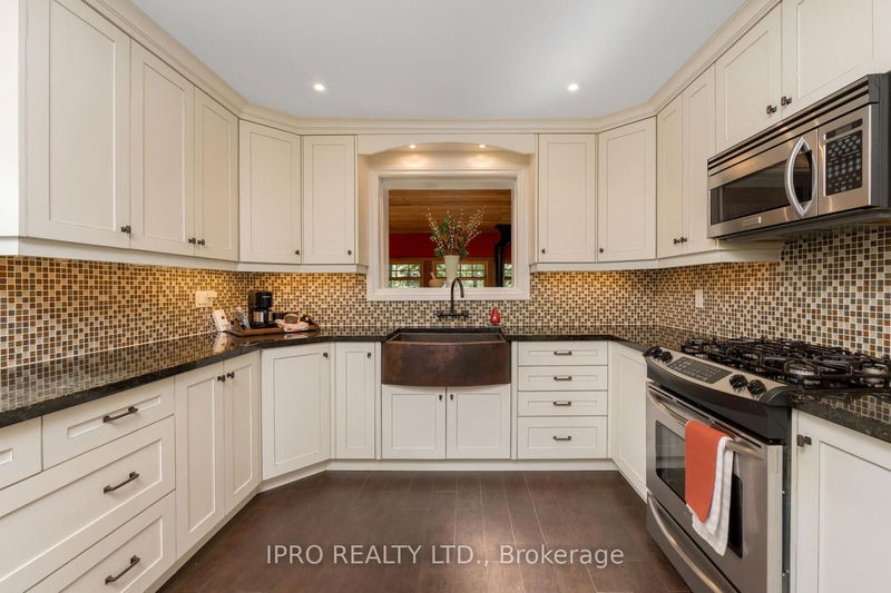 136 Golf Club Crt  Richmond Hill, L4C 5C9 | Image 13