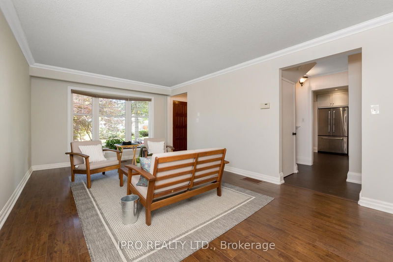 136 Golf Club Crt  Richmond Hill, L4C 5C9 | Image 16