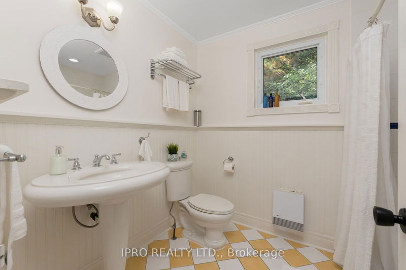 136 Golf Club Crt  Richmond Hill, L4C 5C9 | Image 25