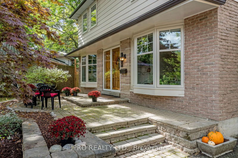 136 Golf Club Crt  Richmond Hill, L4C 5C9 | Image 3