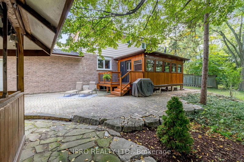 136 Golf Club Crt  Richmond Hill, L4C 5C9 | Image 33