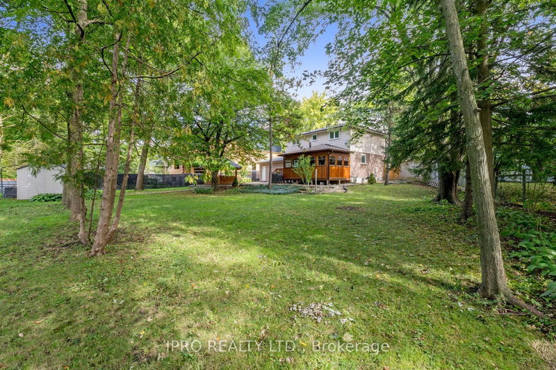 136 Golf Club Crt  Richmond Hill, L4C 5C9 | Image 37