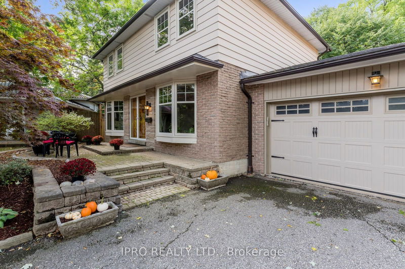 136 Golf Club Crt  Richmond Hill, L4C 5C9 | Image 4