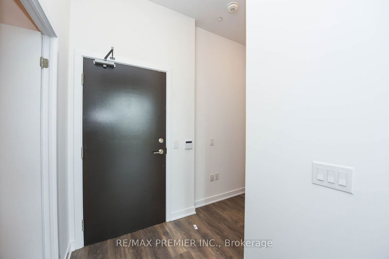  311 - 60 Honeycrisp Cres  Vaughan, L4K 0N5 | Image 3