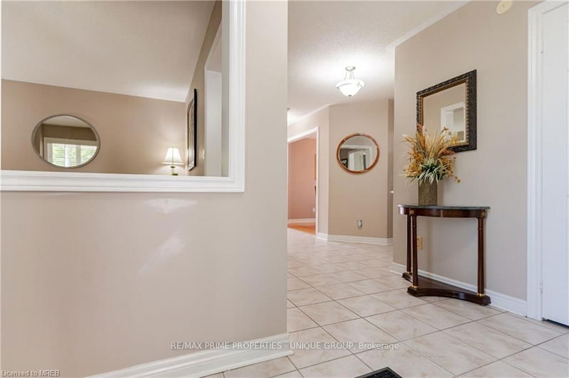 7 Teversham Crt  Markham, L3S 3X6 | Image 4