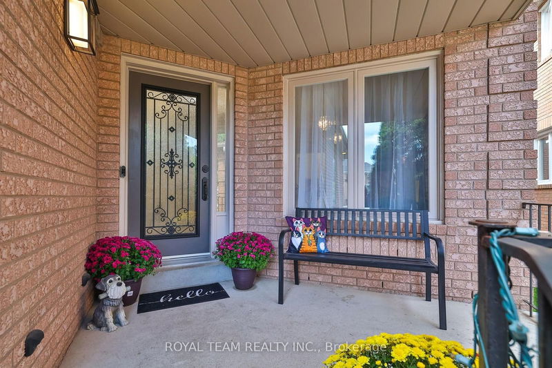 122 Sweet Water Cres  Richmond Hill, L4S 2B4 | Image 2