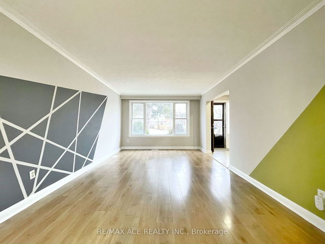 whole - 208 Zelda Crescent