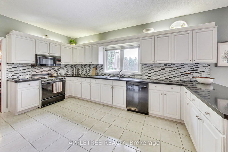 57 Carmichael Cres  King, L7B 1B5 | Image 6