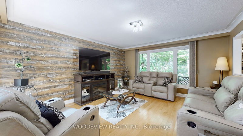 250 Kingscross Dr  King, L7B 1E7 | Image 2