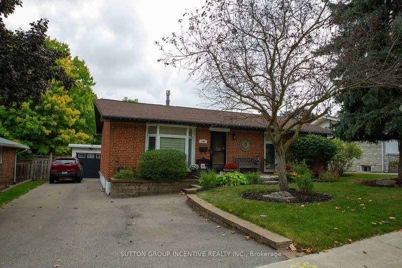 202 Queen St  Newmarket, L3Y 2G2 | Image 2