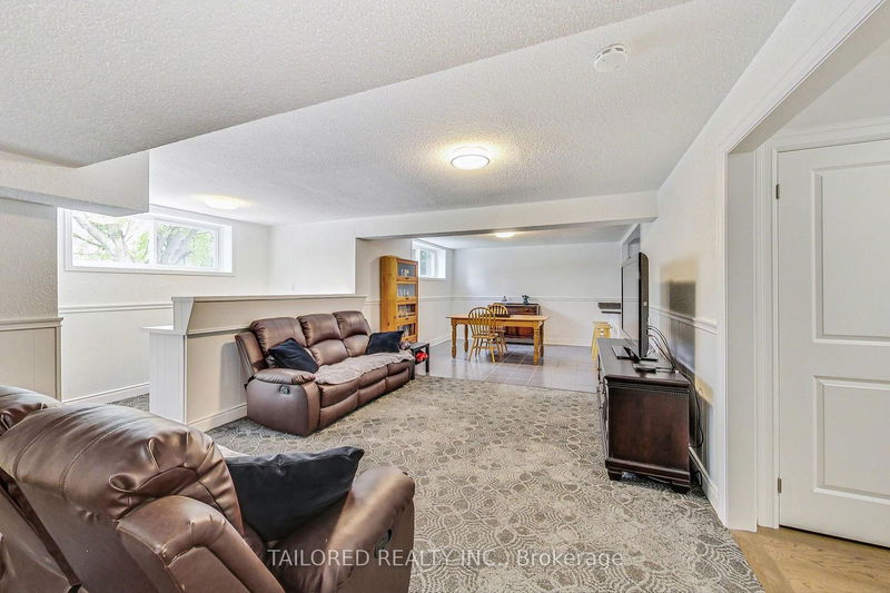 35 Mackay Dr  Richmond Hill, L4C 6N9 | Image 25