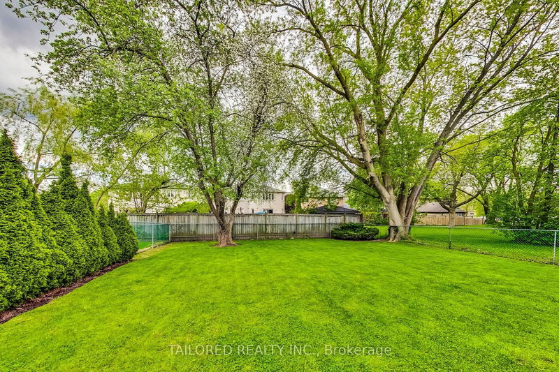 35 Mackay Dr  Richmond Hill, L4C 6N9 | Image 4