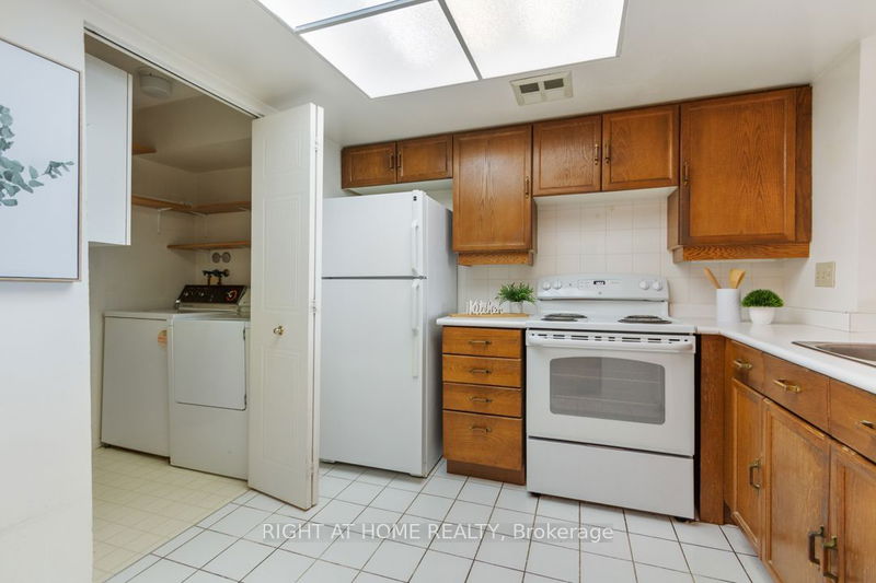  1528 - 32 Clarissa Dr  Richmond Hill, L4C 9R7 | Image 11