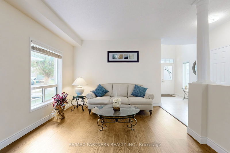 36 Westchester Cres  Markham, L6C 2X6 | Image 4