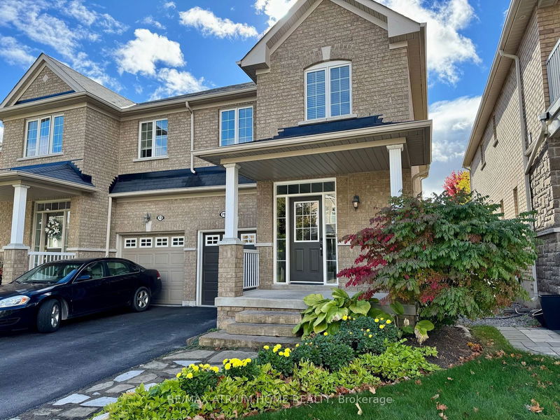 70 Lost Pond Cres  Whitchurch-Stouffville, L4A 0R4 | Image 2