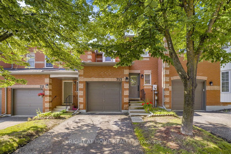 713 Caradonna Cres  Newmarket, L3X 1W5 | Image 1