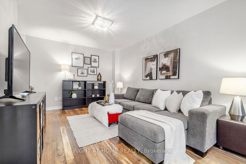 713 Caradonna Cres  Newmarket, L3X 1W5 | Image 5