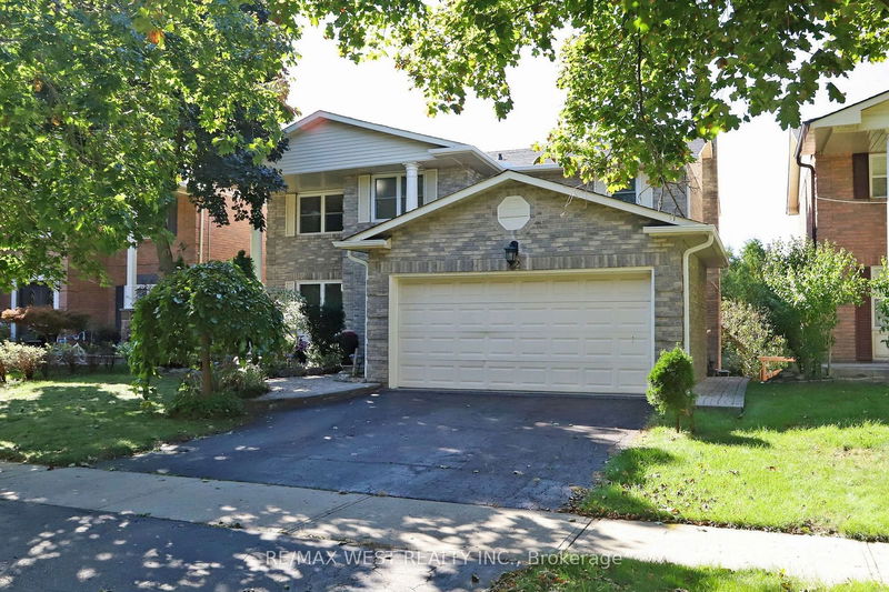 22 Dunvegan Dr  Richmond Hill, L4C 6K1 | Image 2