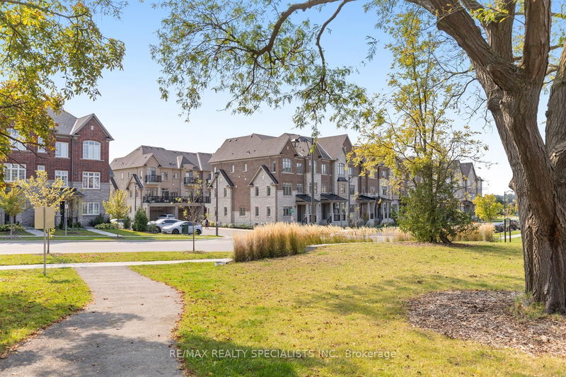 39 New Yorkton Ave  Markham, L6C 0Y5 | Image 2