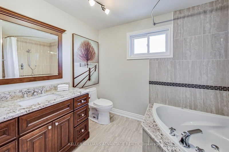 325 Buckingham Rd  Newmarket, L3Y 6K6 | Image 27