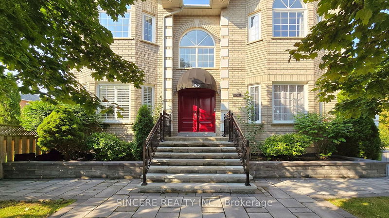 365 Fern Ave  Richmond Hill, L4C 8P6 | Image 1