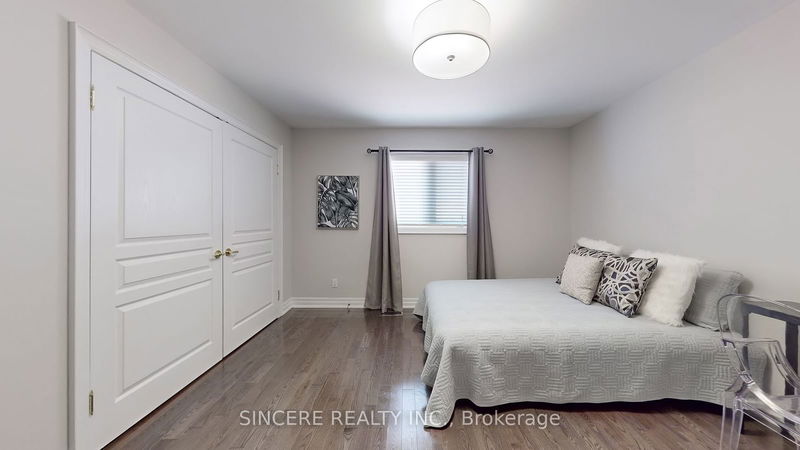 365 Fern Ave  Richmond Hill, L4C 8P6 | Image 18