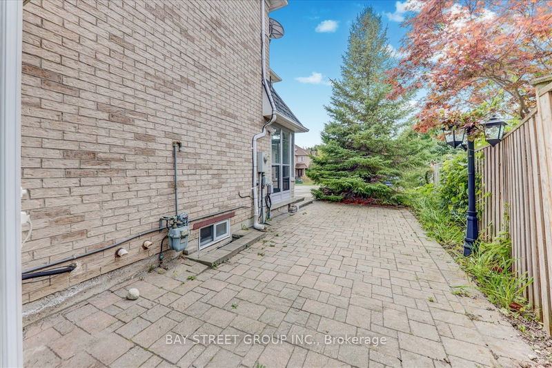 21 DEBONAIR Dr  Richmond Hill, L4C 0R2 | Image 18