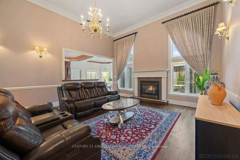 22 Garden Ave  Richmond Hill, L4C 6L9 | Image 11