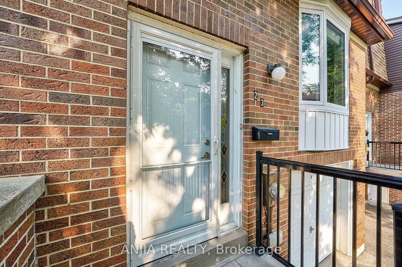  23 - 40 Castle Rock Dr  Richmond Hill, L4C 5H5 | Image 2