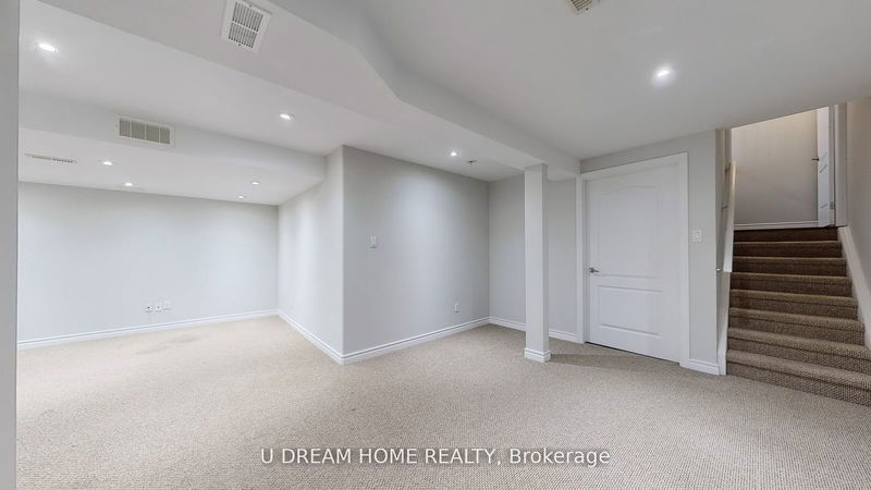 939 Memorial Circ  Newmarket, L3X 0B5 | Image 33