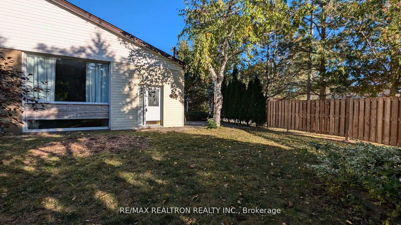 home for lease on MainFlr-358 Browndale Crescent