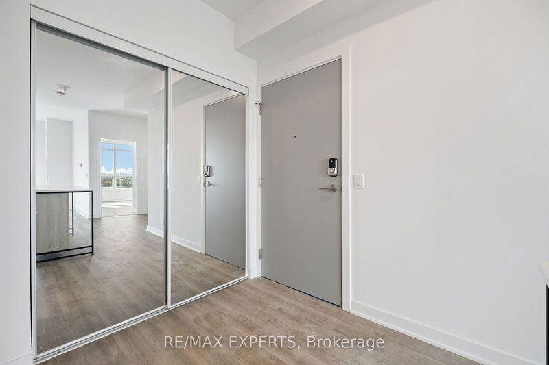 home for lease on B1512-50 Upper Mall Way