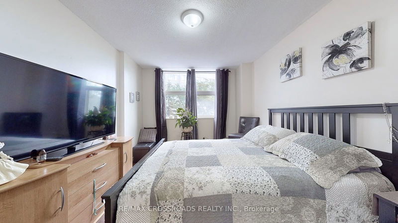  313 - 260 Davis Dr  Newmarket, L3Y 7C3 | Image 16